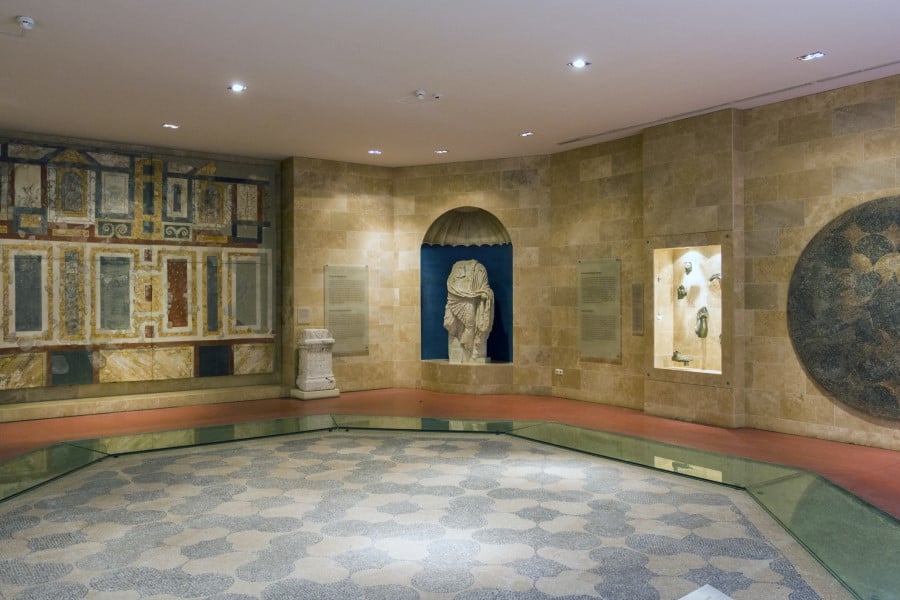 Мозайка в главном зале в музее Аквинкум