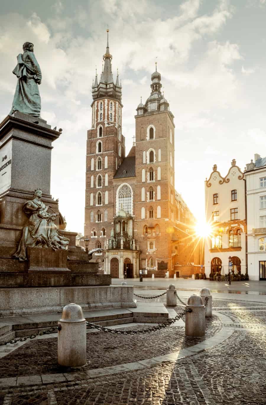 Площадь Матейки и конный памятник в Старом городе в Кракове